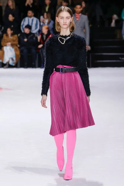 Look 24